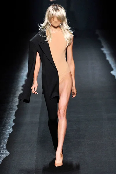 Look 30